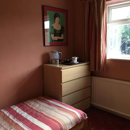 Lowri Hotel Shenstone