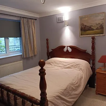 Lowri Hotel