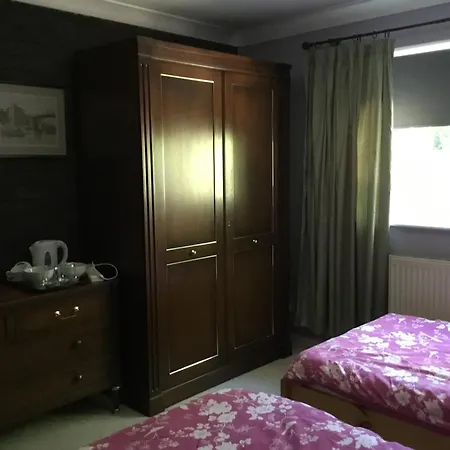 Lowri Hotel