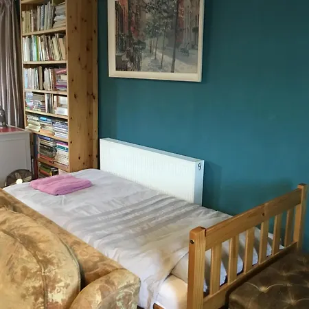 Lowri Hotel