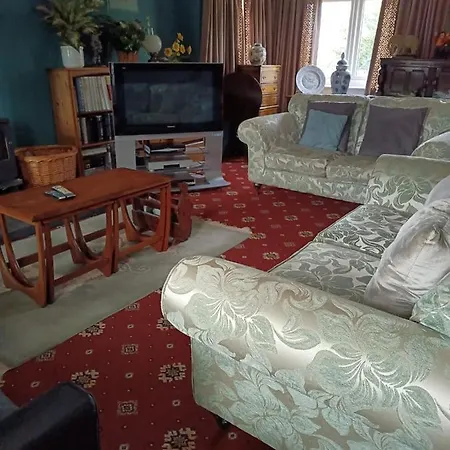 Lowri Hotel